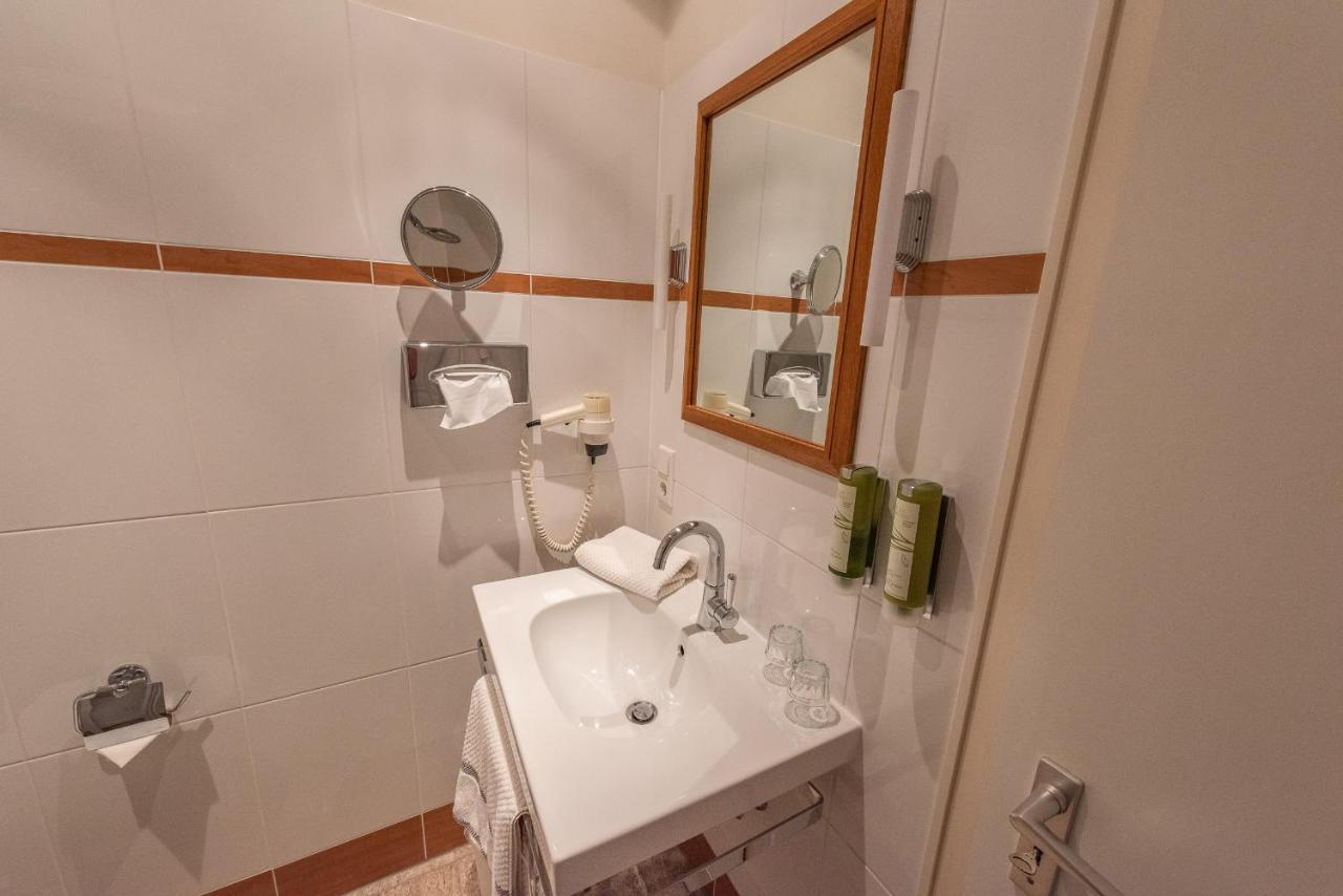Struck Landhotel & Spa Аттендорн Экстерьер фото